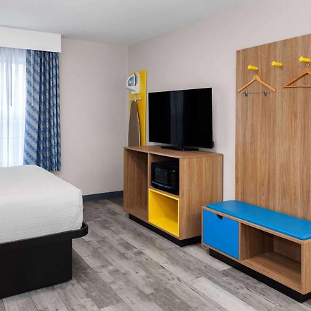Days Inn & Suites By Wyndham Sellersburg Экстерьер фото