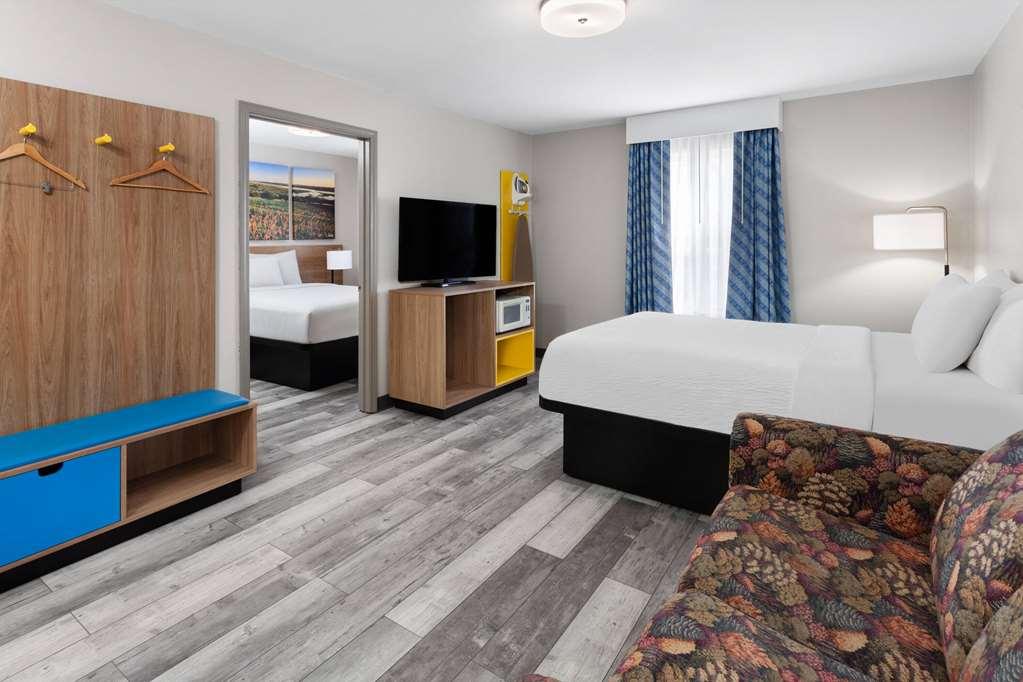 Days Inn & Suites By Wyndham Sellersburg Номер фото