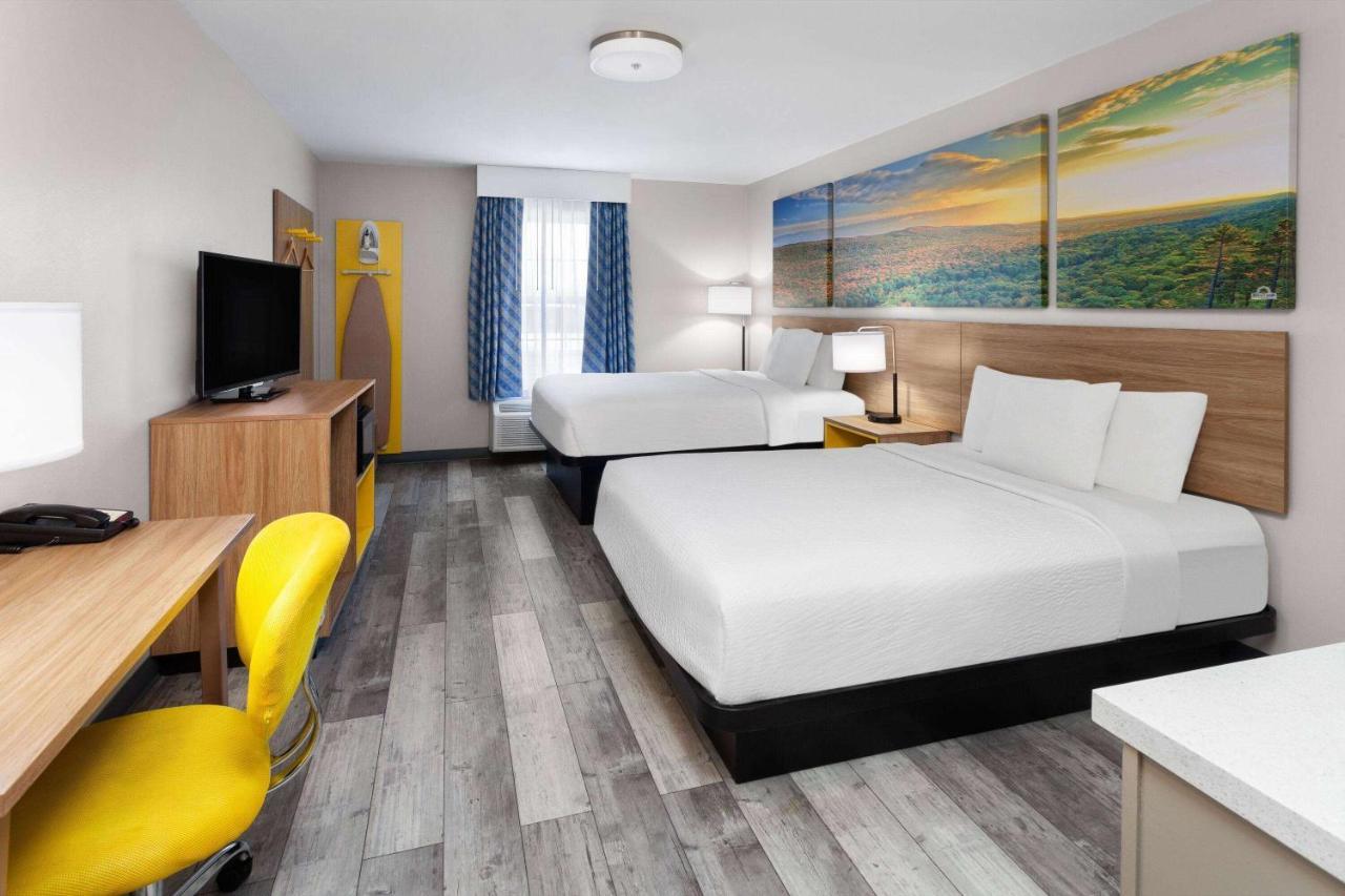 Days Inn & Suites By Wyndham Sellersburg Экстерьер фото