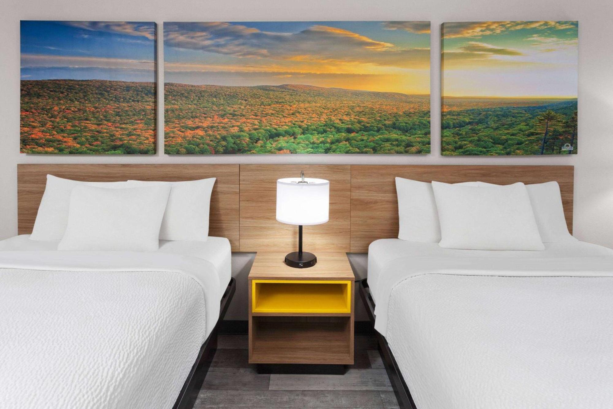 Days Inn & Suites By Wyndham Sellersburg Экстерьер фото